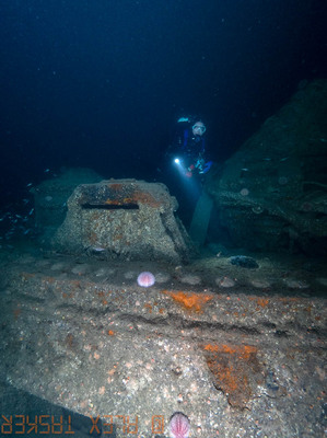 Here the ball race and some drive gear are visible; the 38cm gun barrels are buried in the seabed.